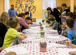 Мастер-класс по живописи для детей-инвалидов провели в Химках