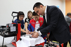 «Единая Россия» передаст участникам СВО подарки от детей с инвалидностью из Хабаровска