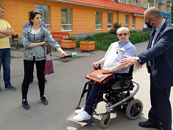 Активисты партпроекта "Единая страна-доступная среда" убедились в доступности для маломобильных граждан обновленных участков улицы Стара-Загора