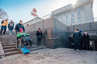 В рамках партпроекта «Единая страна — доступная среда» проверили доступность метро для инвалидов